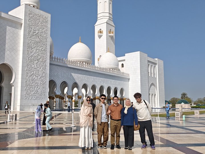 হাওরুন মেডিকেল স্থানীয় সংস্কৃতি এবং বাজারের সুযোগগুলি অন্বেষণ করতে দুবাইতে ভ্রমণ করে